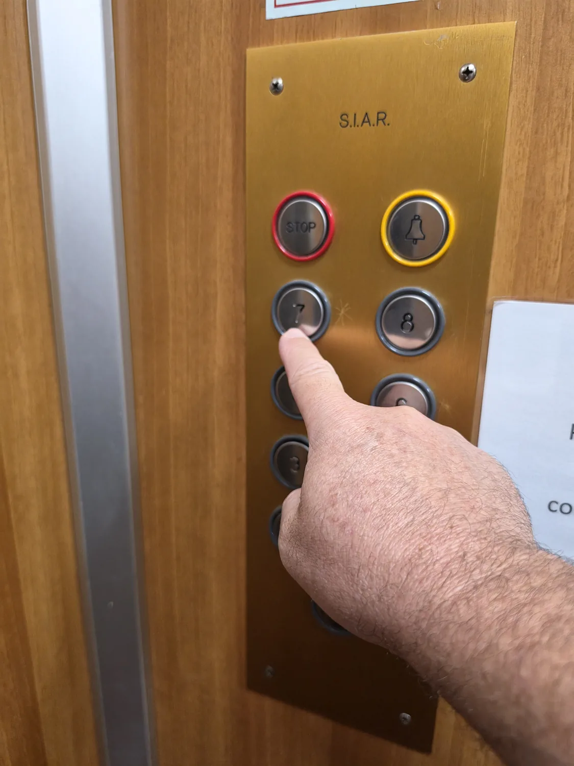 Lift buttons, a finger pointing at button 7